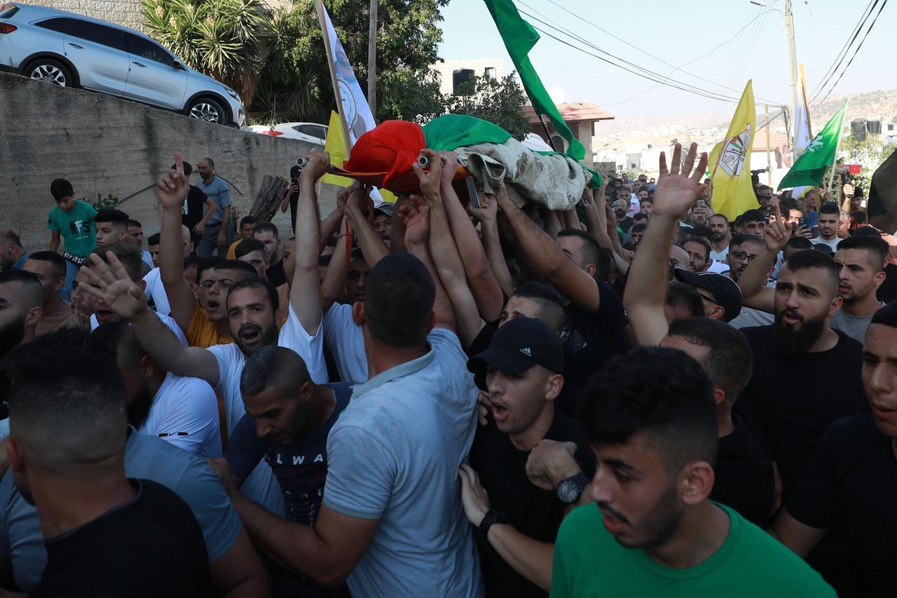 İsrail askerlerince öldürülen Filistinli son yolculuğuna uğurlandı - Sayfa 6