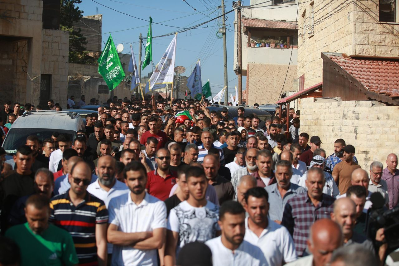 İsrail askerlerince öldürülen Filistinli son yolculuğuna uğurlandı - Sayfa 11