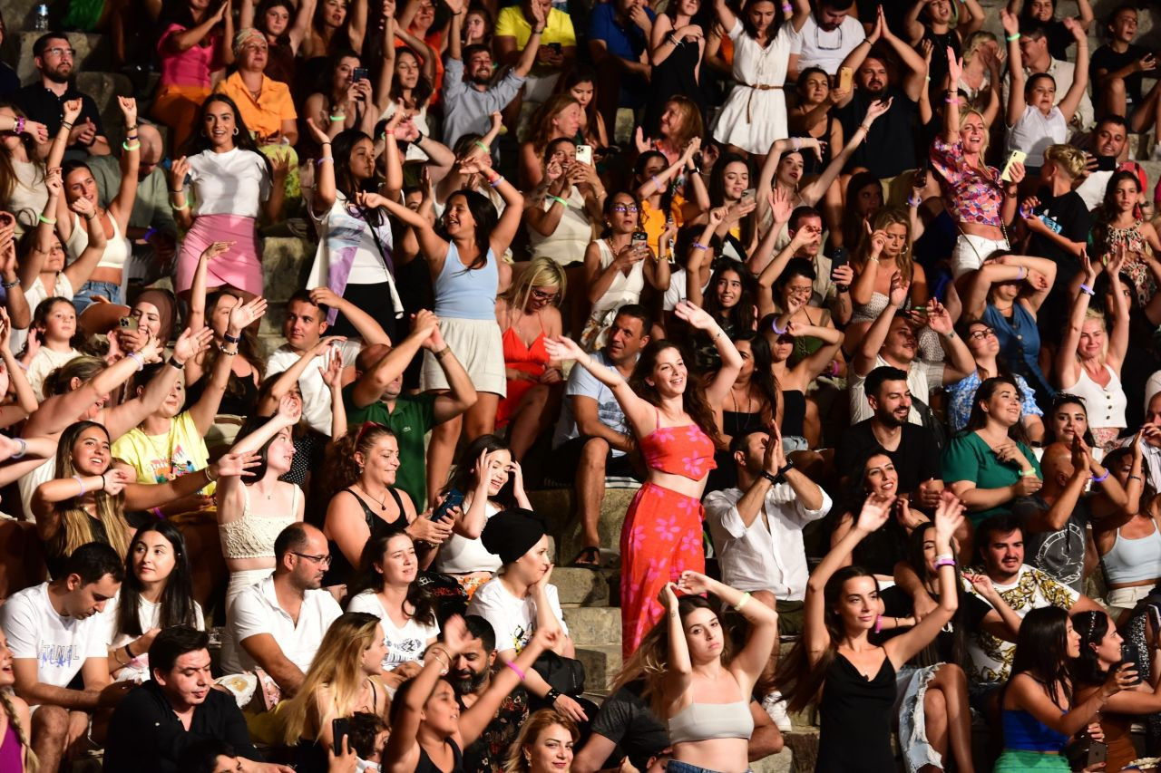Konser biletleri günler önce tükendi! Bodrum'da turistler Buray konserine akın etti! - Sayfa 7