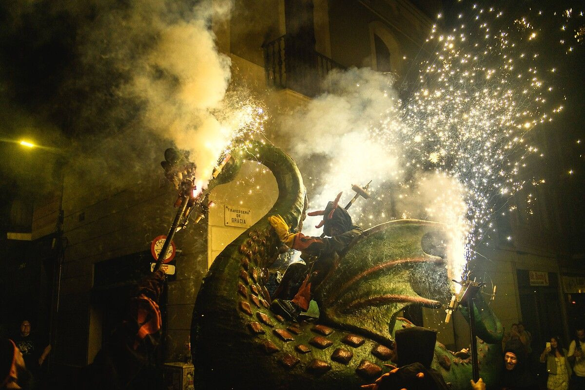 Barcelona’da düzenlenen geleneksel Gracia Festivali renki görüntülere sahne oldu - Sayfa 13