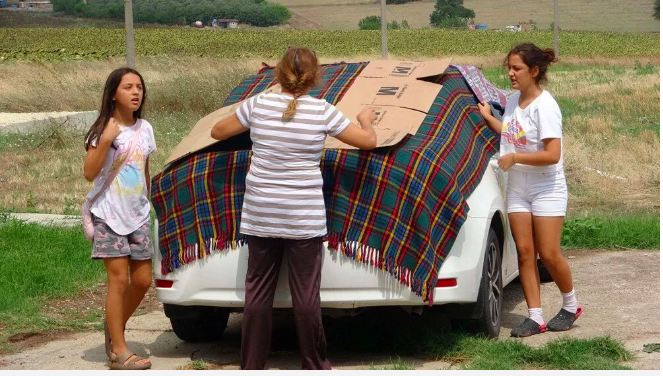 Beklenen yağışa karşı Çanakkale'de teyakkuz başladı: Doluya karşı araçlarını böyle korumaya çalıştı - Sayfa 8