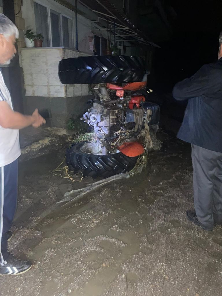 Bilecik’te araçlar sel sularının getirdiği çamura gömüldü - Sayfa 5