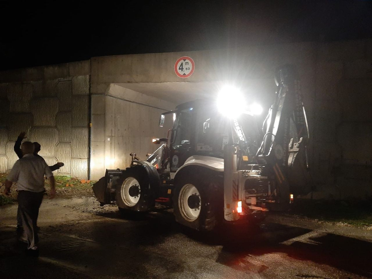 Bilecik’te araçlar sel sularının getirdiği çamura gömüldü - Sayfa 8