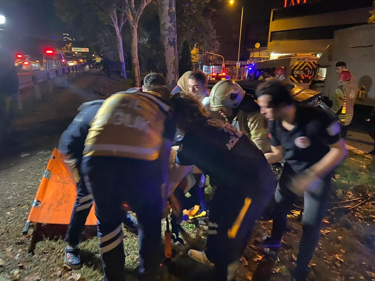 İstanbul'da dehşete düşüren kaza: Yan yola uçan araç, ağaca ok gibi saplandı! 5 ölü, 1 ağır yaralı... - Sayfa 7