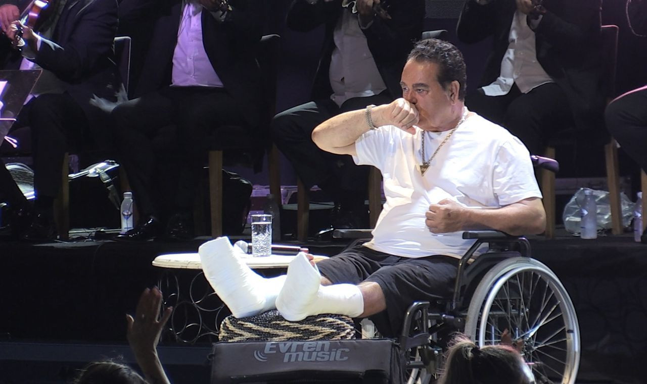 Kaza geçiren sanatçı İbrahim Tatlıses tekerlekli sandalye ile sahneye çıktı - Sayfa 6