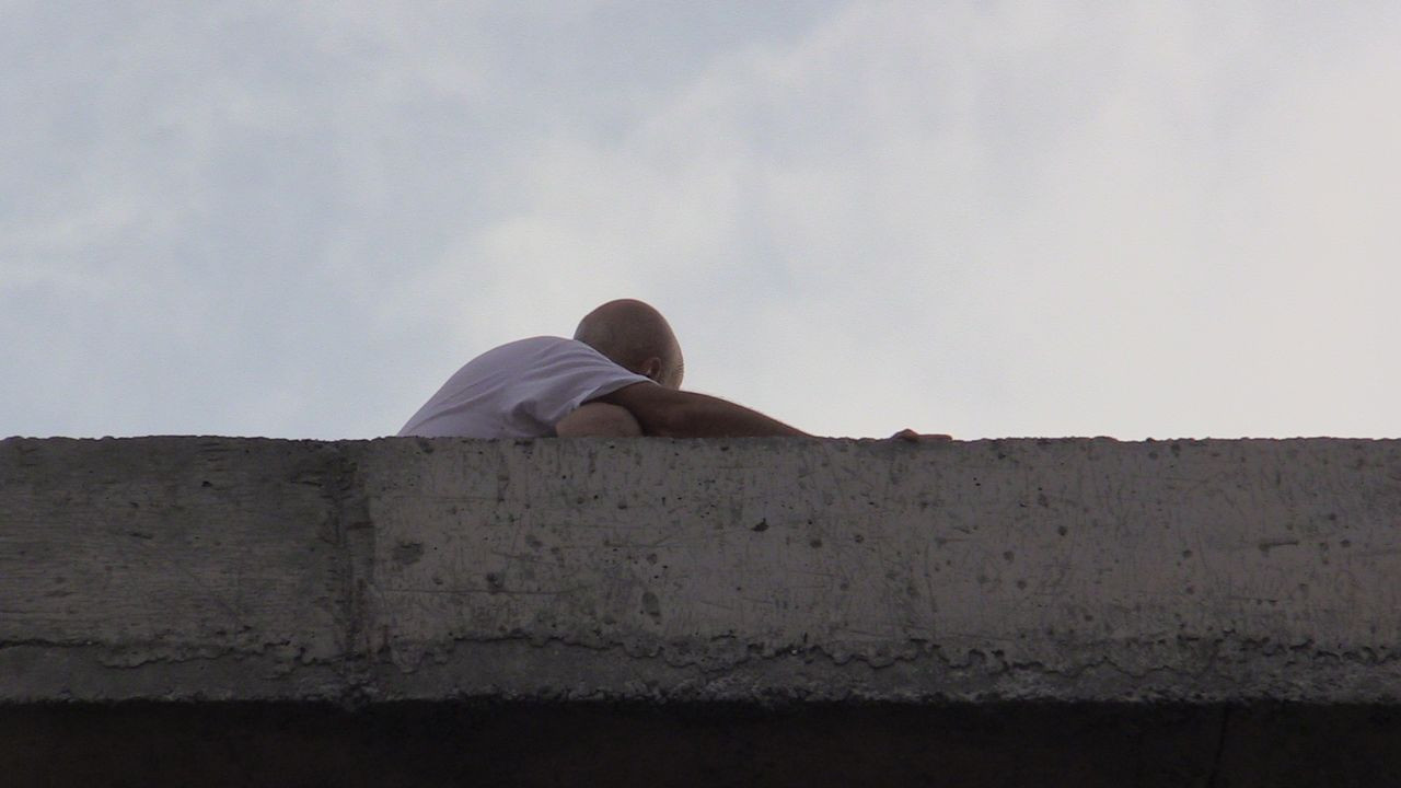 İnşaat halindeki binadan atlamak istedi, 3 saatte ikna edildi - Sayfa 5