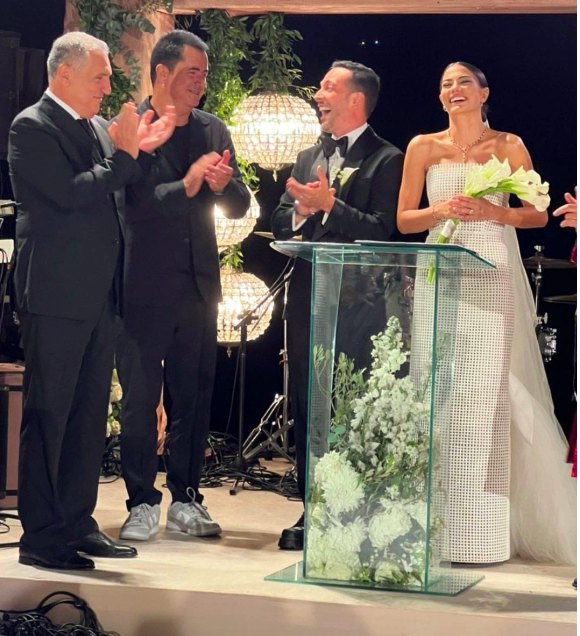 Düğünlerine ünlü yağdı! Demet Özdemir ve Oğuzhan Koç evlendi - Sayfa 25