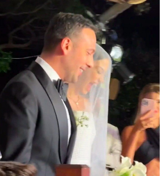 Düğünlerine ünlü yağdı! Demet Özdemir ve Oğuzhan Koç evlendi - Sayfa 21