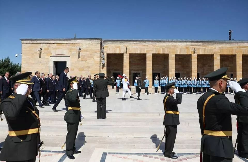 Cumhurbaşkanı Erdoğan ve devlet erkanı Anıtkabir'de! İşte önemli anlar... - Sayfa 48