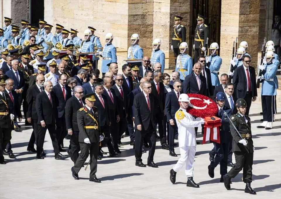 Cumhurbaşkanı Erdoğan ve devlet erkanı Anıtkabir'de! İşte önemli anlar... - Sayfa 42