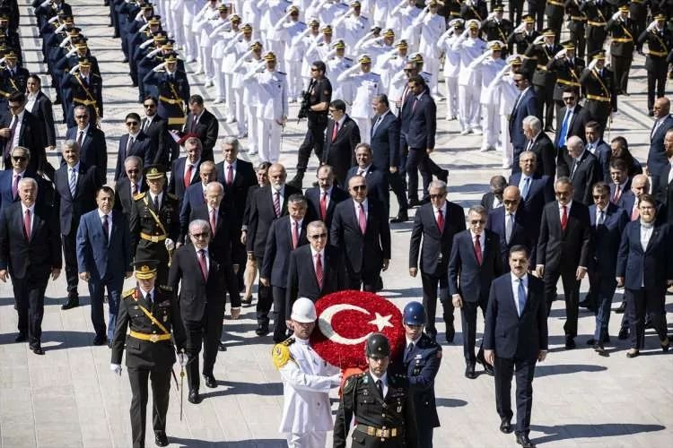 Cumhurbaşkanı Erdoğan ve devlet erkanı Anıtkabir'de! İşte önemli anlar... - Sayfa 34