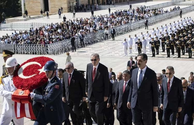 Cumhurbaşkanı Erdoğan ve devlet erkanı Anıtkabir'de! İşte önemli anlar... - Sayfa 38