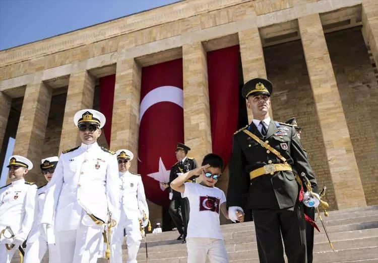 Cumhurbaşkanı Erdoğan ve devlet erkanı Anıtkabir'de! İşte önemli anlar... - Sayfa 24