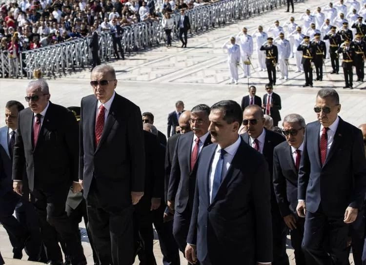 Cumhurbaşkanı Erdoğan ve devlet erkanı Anıtkabir'de! İşte önemli anlar... - Sayfa 37