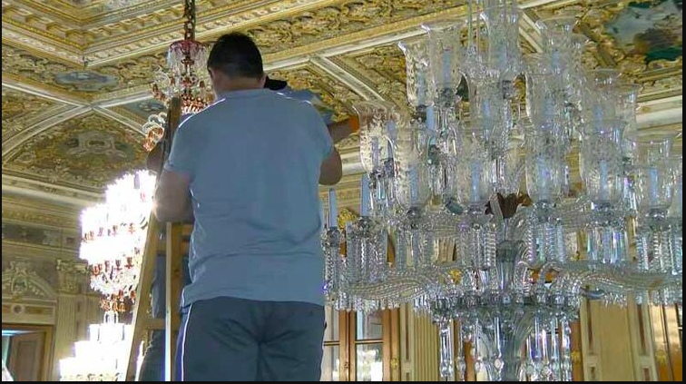 Dolmabahçe Sarayı'nın 166 yıllık şamdanlarına özel bakım: Tek tek çıkarılıp temizleniyor - Sayfa 6