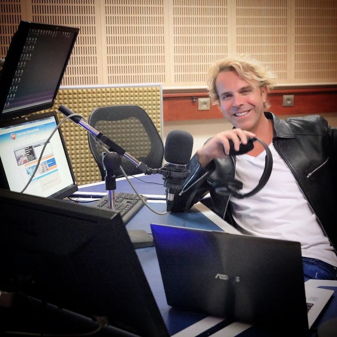 60'ına merdiven dayayan Soner Arıca son haliyle yarı yaşındakilere taş çıkarttı! İşte şimdiki görüntüsü... - Sayfa 20