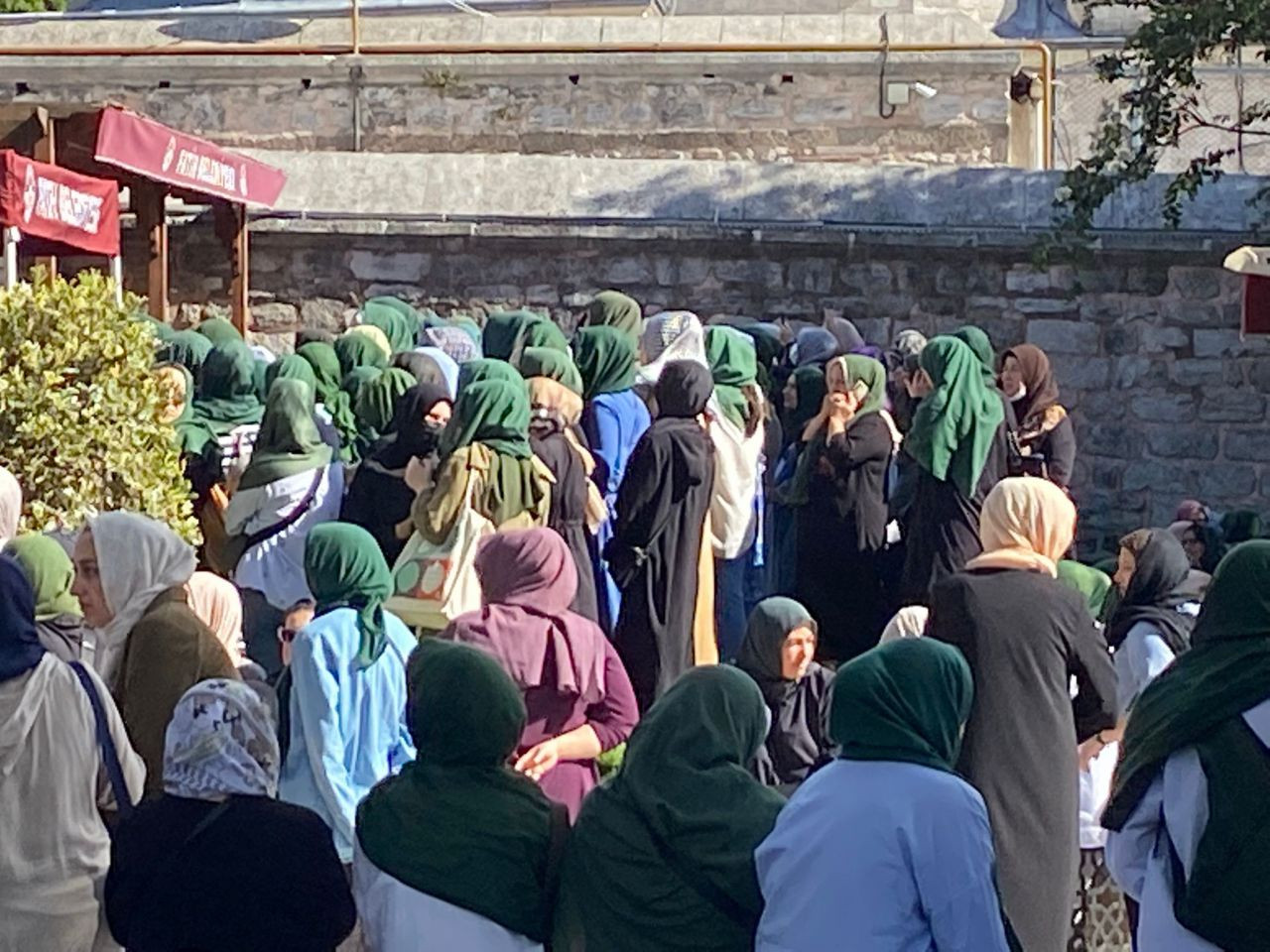 Ömer Tuğrul İnançer son yolculuğuna uğurlandı: Cenazesi omuzlarda götürüldü... - Sayfa 9