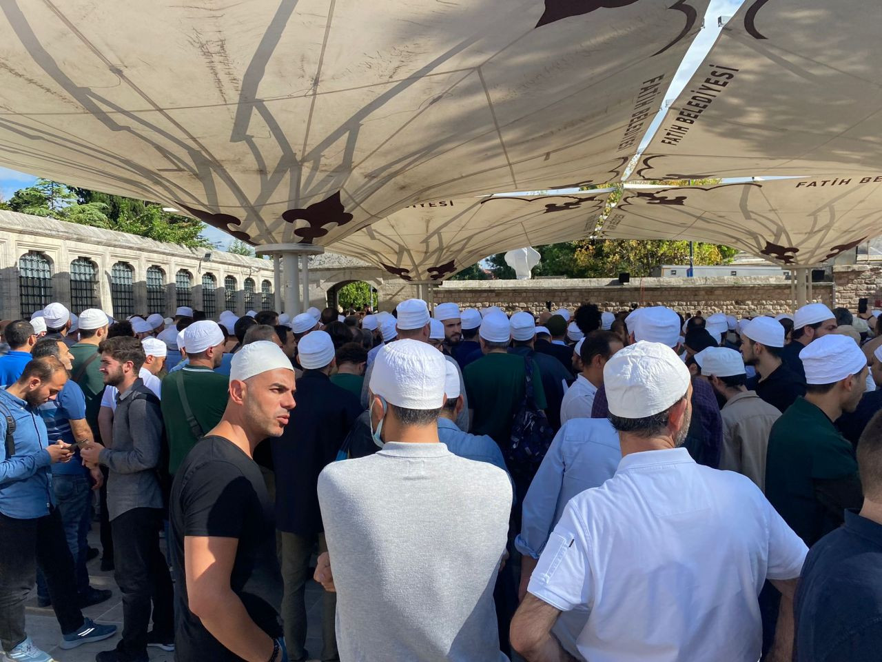 Ömer Tuğrul İnançer son yolculuğuna uğurlandı: Cenazesi omuzlarda götürüldü... - Sayfa 6