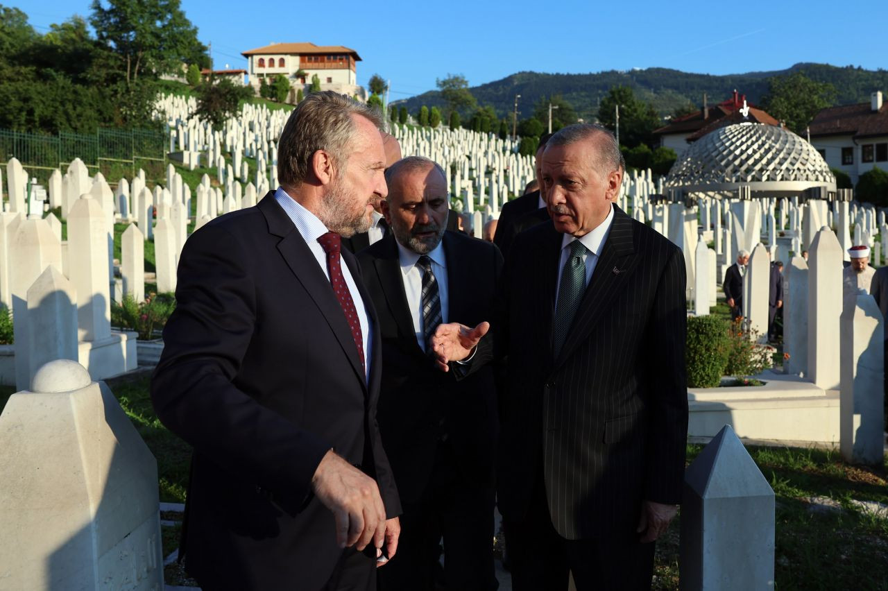 Cumhurbaşkanı Erdoğan, Aliya İzzetbegoviç'in mezarını ziyaret etti - Sayfa 7