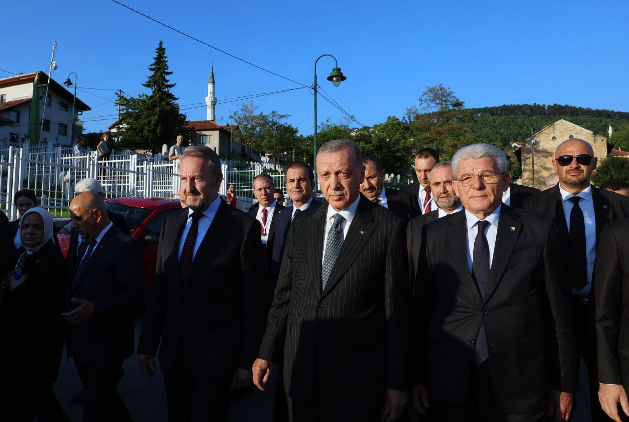 Cumhurbaşkanı Erdoğan, Aliya İzzetbegoviç'in mezarını ziyaret etti - Sayfa 8