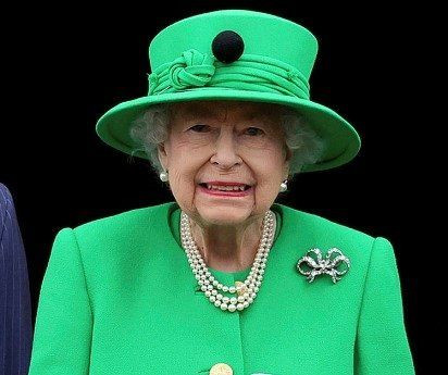 İngiltere'nin yeni kraliçesi Camilla'nın tacında Osmanlı detayı: Türk elması yer alıyor! - Sayfa 6