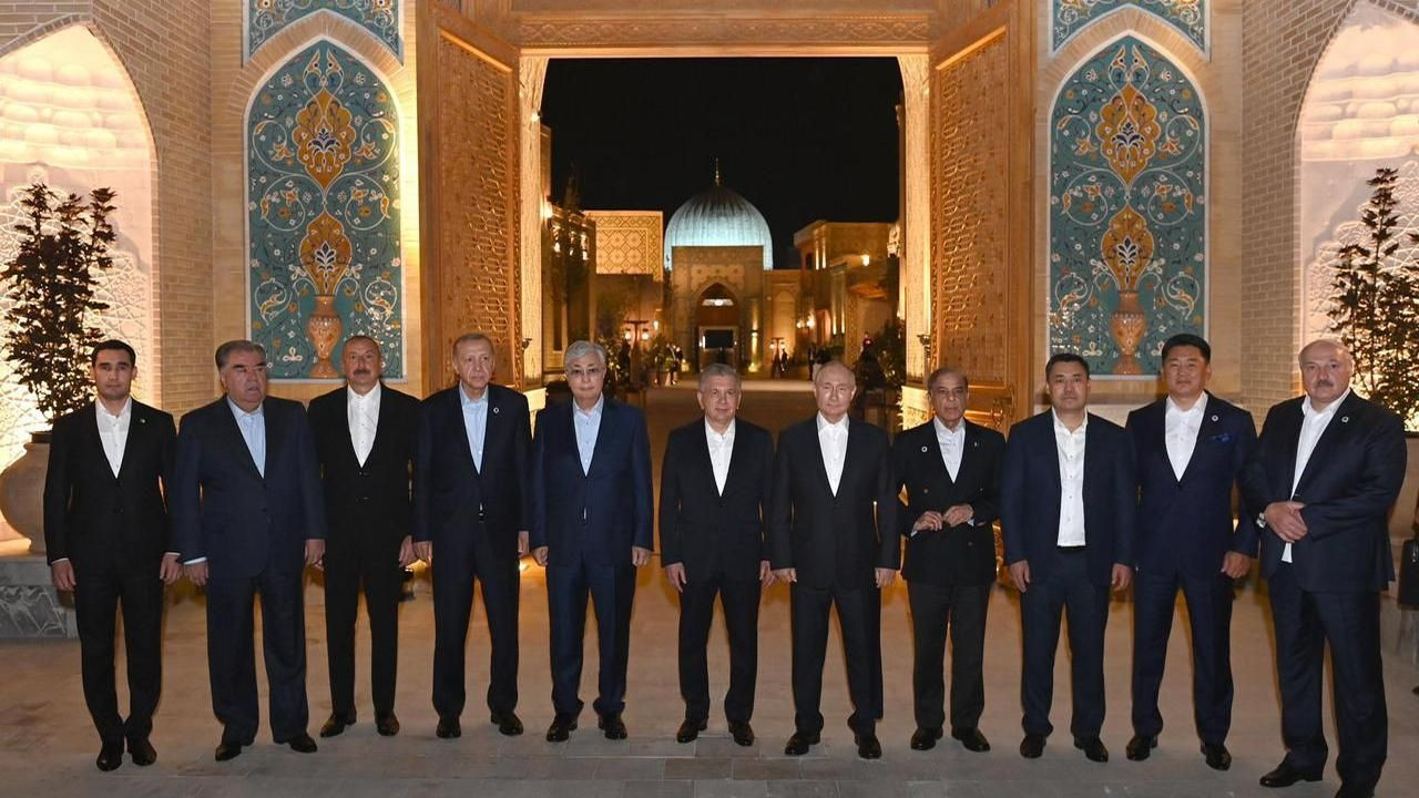 Özbekistan'da günün fotoğrafı: Liderlerin gözü Cumhurbaşkanı Erdoğan'da! - Sayfa 15