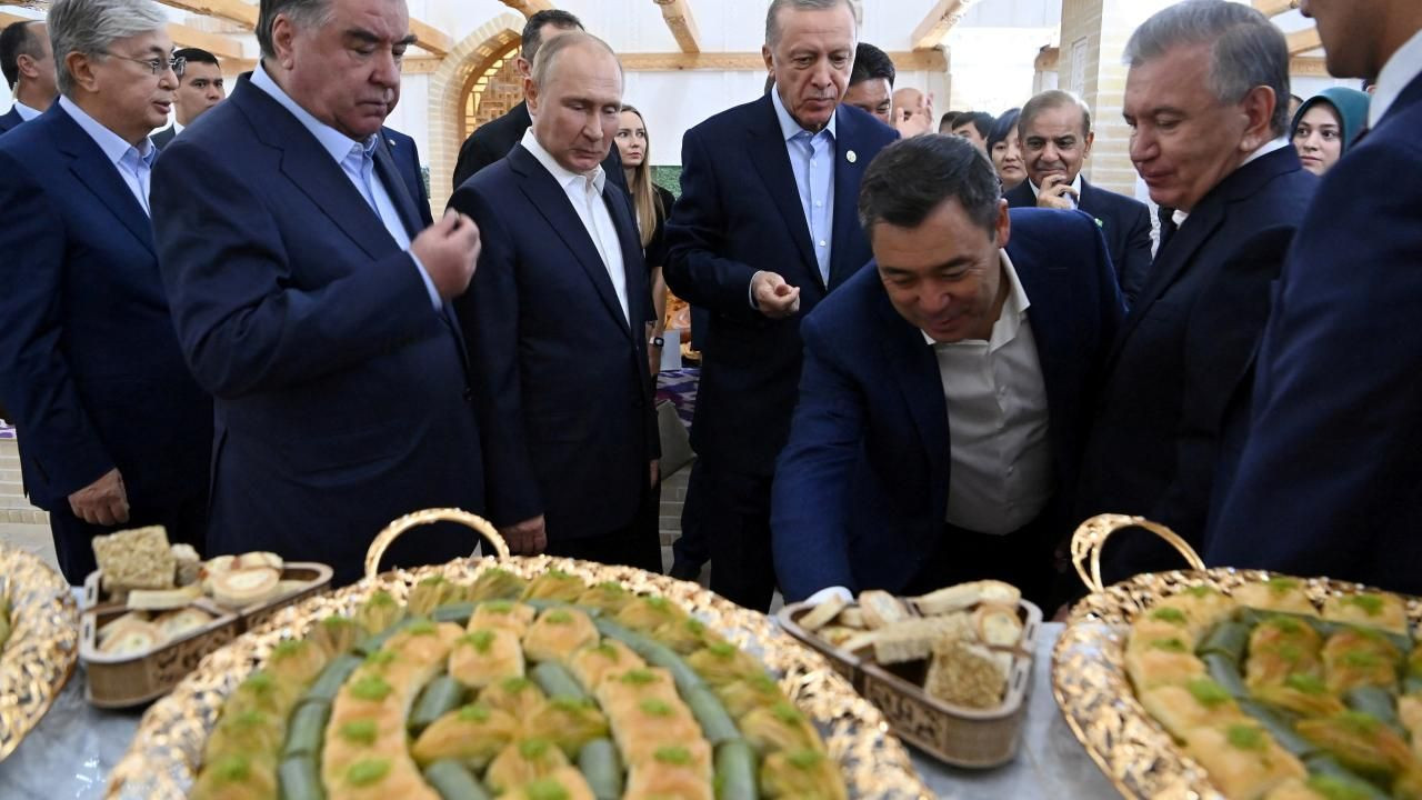 Özbekistan'da günün fotoğrafı: Liderlerin gözü Cumhurbaşkanı Erdoğan'da! - Sayfa 9