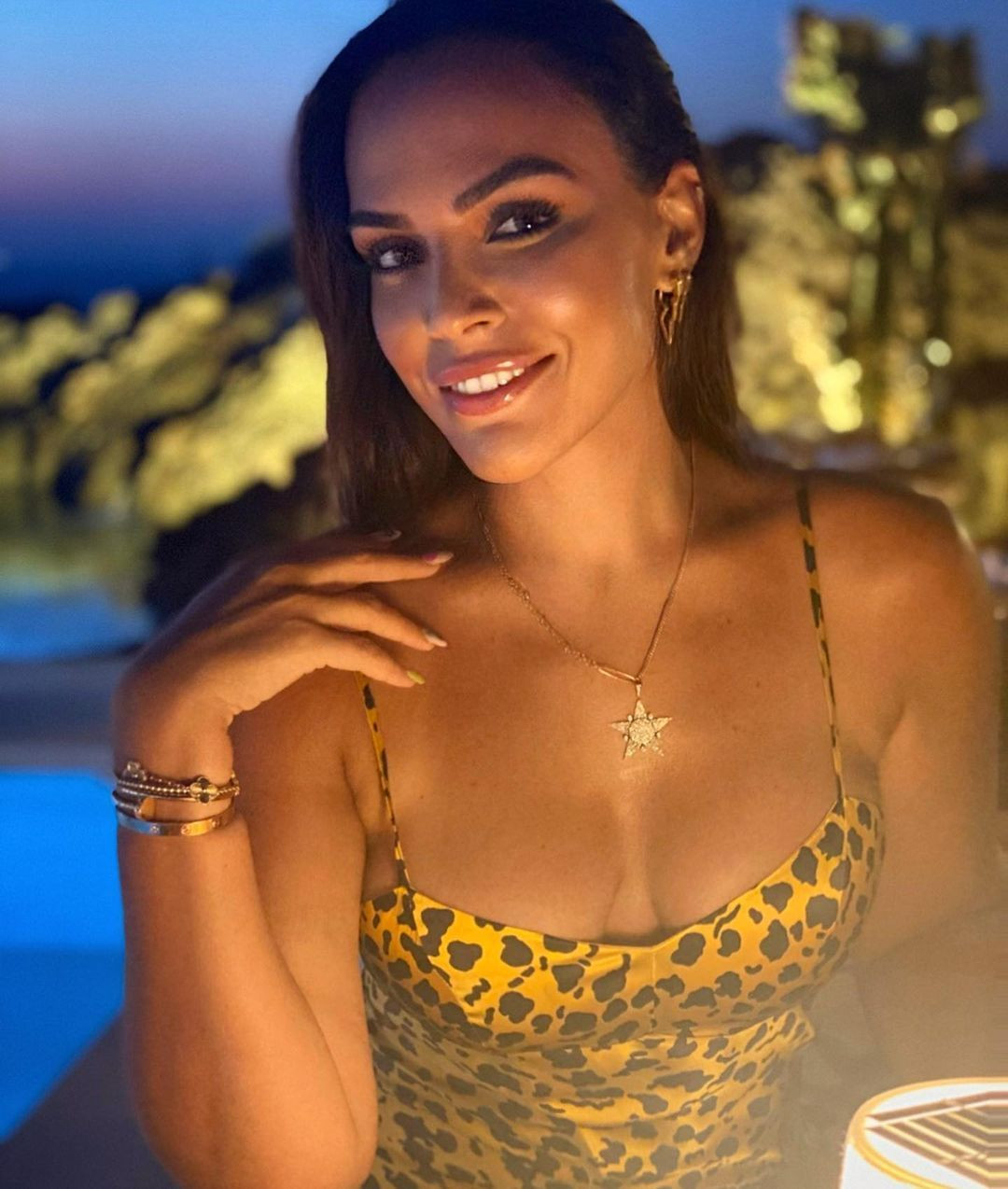 11 kilo veren Buket Aydın değişimiyle dikkat çekti... Ünlü sunucunun estetiksiz hali yeniden gündem oldu - Sayfa 8