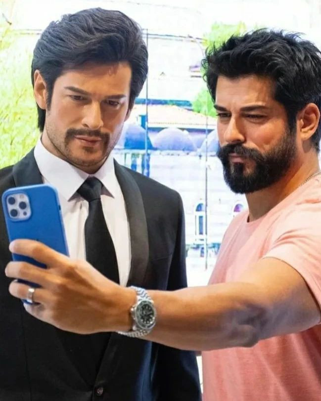 Özbekistan'a giden Burak Özçivit'in balmumu heykeli sosyal medyayı karıştırdı - Sayfa 5