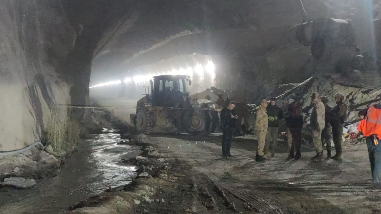 Tünel inşaatında göçük altında kalan 2 kişinin cansız bedeni bulundu - Sayfa 9