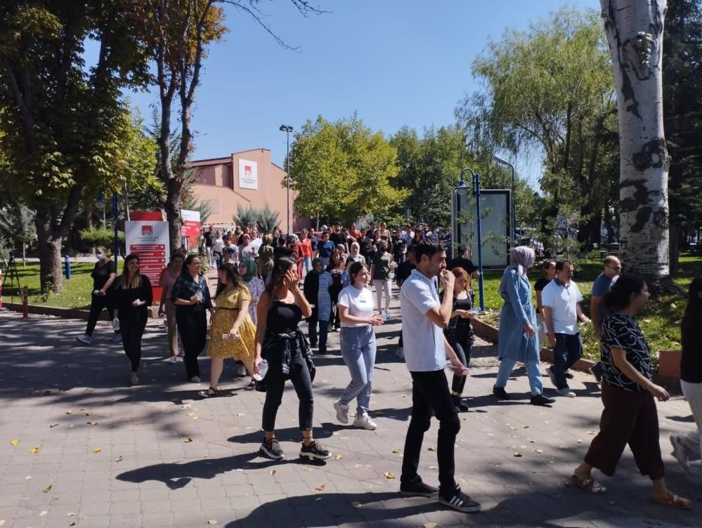 Milyonlarca adayın girdiği KPSS Lisans oturumu bugün sonlandı - Sayfa 6