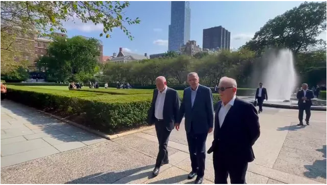 Cumhurbaşkanı Erdoğan New York'ta: Central Park'ta yürüyüş yaptı, ABD'liler ile sohbet etti - Sayfa 6
