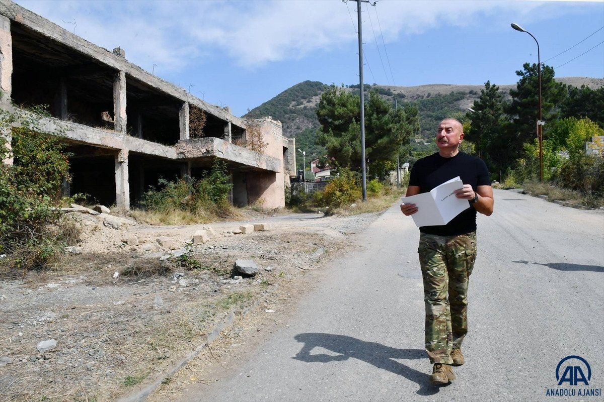 Azerbaycan Cumhurbaşkanı İlham Aliyev, işgalden kurtarılan Laçın'ı ziyaret etti - Sayfa 8