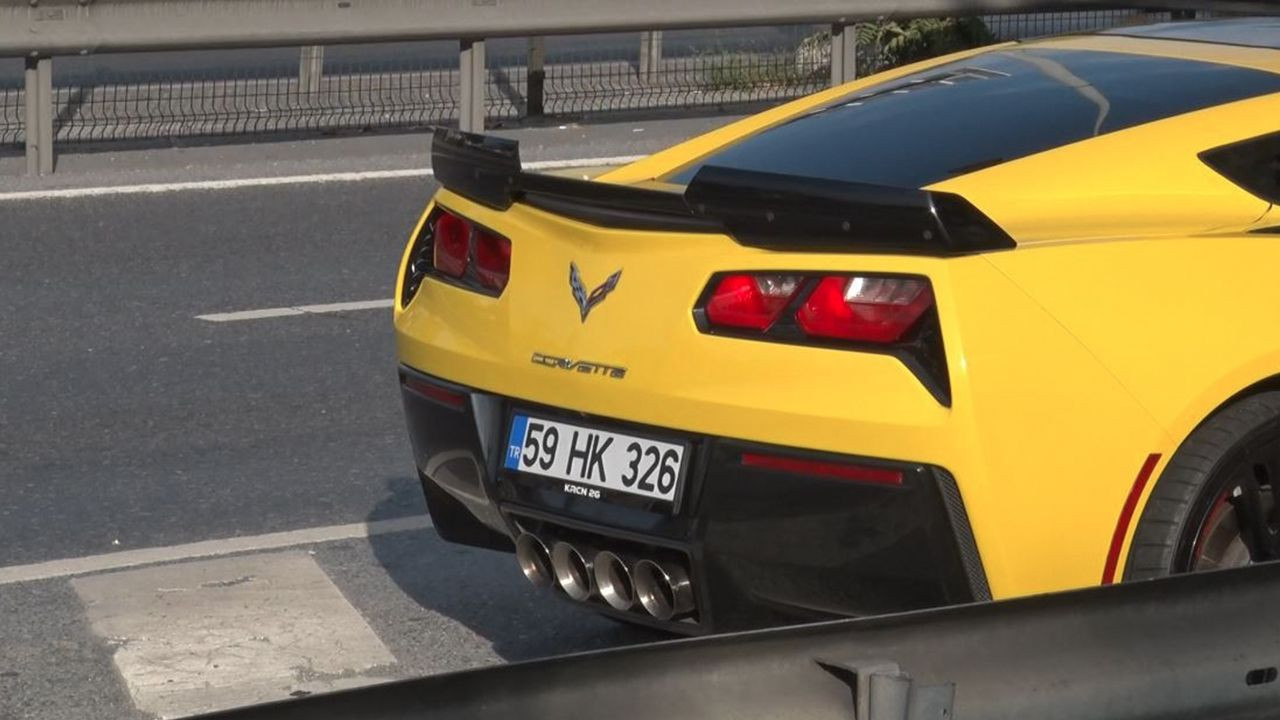 İstanbul'un göbeğinde 7 milyon liralık lüks otomobil yolda kaldı - Sayfa 5