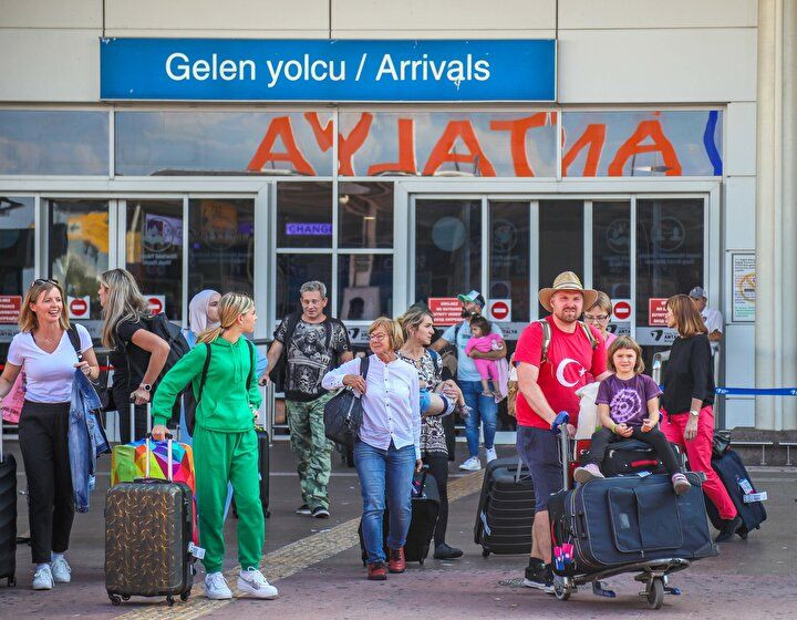 Rusya'dan Antalya'ya akın başladı! Bilet fiyatları 70 bin TL'ye kadar çıktı - Sayfa 8