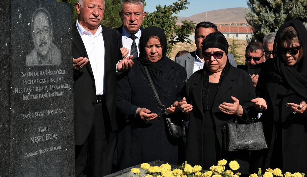"Bozkırın tezenesi" Neşet Ertaş, Kırşehir'deki mezarı başında anıldı - Sayfa 8