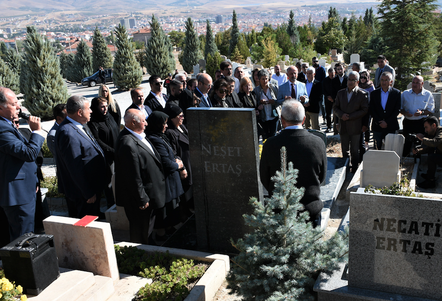 "Bozkırın tezenesi" Neşet Ertaş, Kırşehir'deki mezarı başında anıldı - Sayfa 6