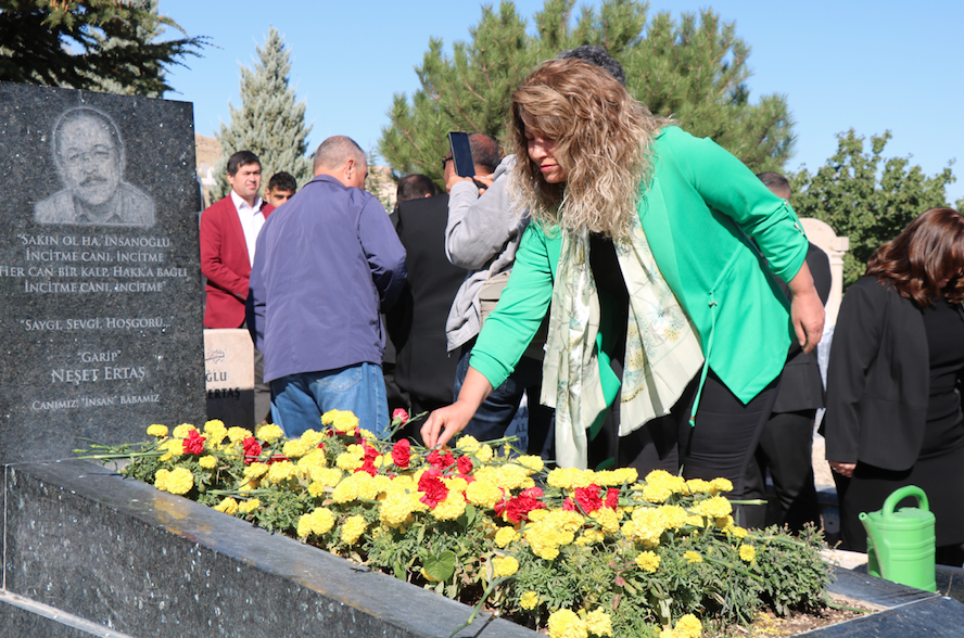 "Bozkırın tezenesi" Neşet Ertaş, Kırşehir'deki mezarı başında anıldı - Sayfa 5