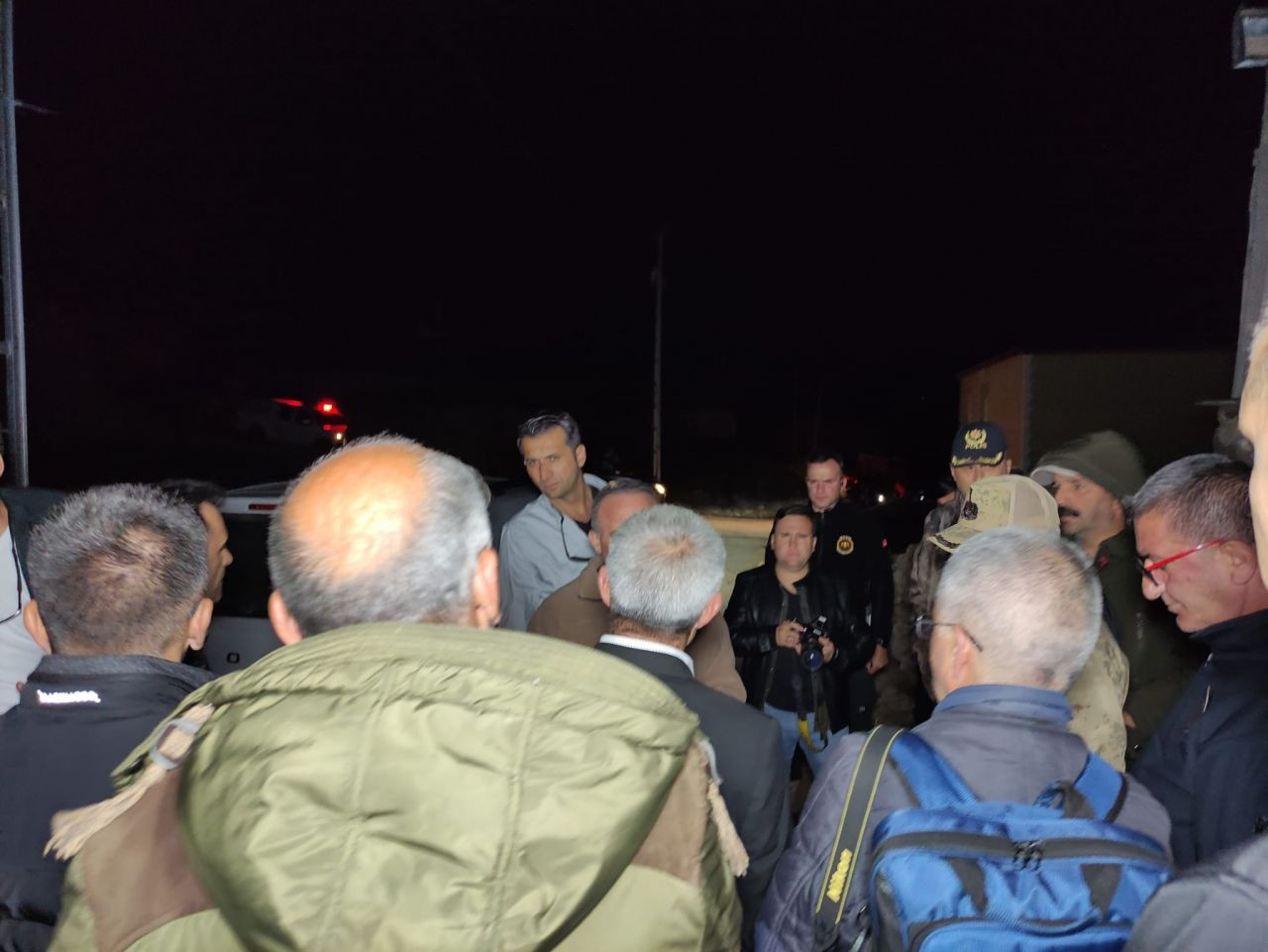 Göle’de deprem paniği: Vatandaşlar geceyi sokakta geçirdi - Sayfa 8