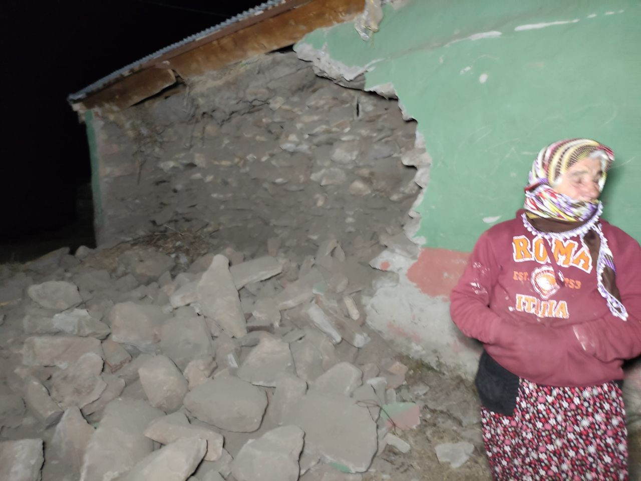 Göle’de deprem paniği: Vatandaşlar geceyi sokakta geçirdi - Sayfa 12