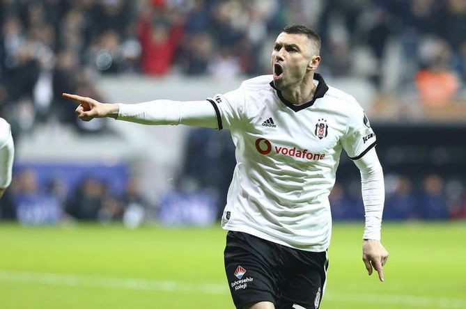 Burak Yılmaz'dan, Fatih Terim'e kırgın mısın sorusuna olay yanıt: Herkes, her şeyi biliyor... - Sayfa 6