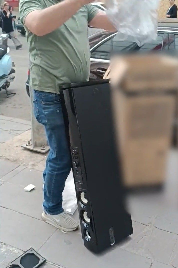 Firma yetkililerine kızdı, ses sistemini mağazanın önünde parçaladı - Sayfa 5