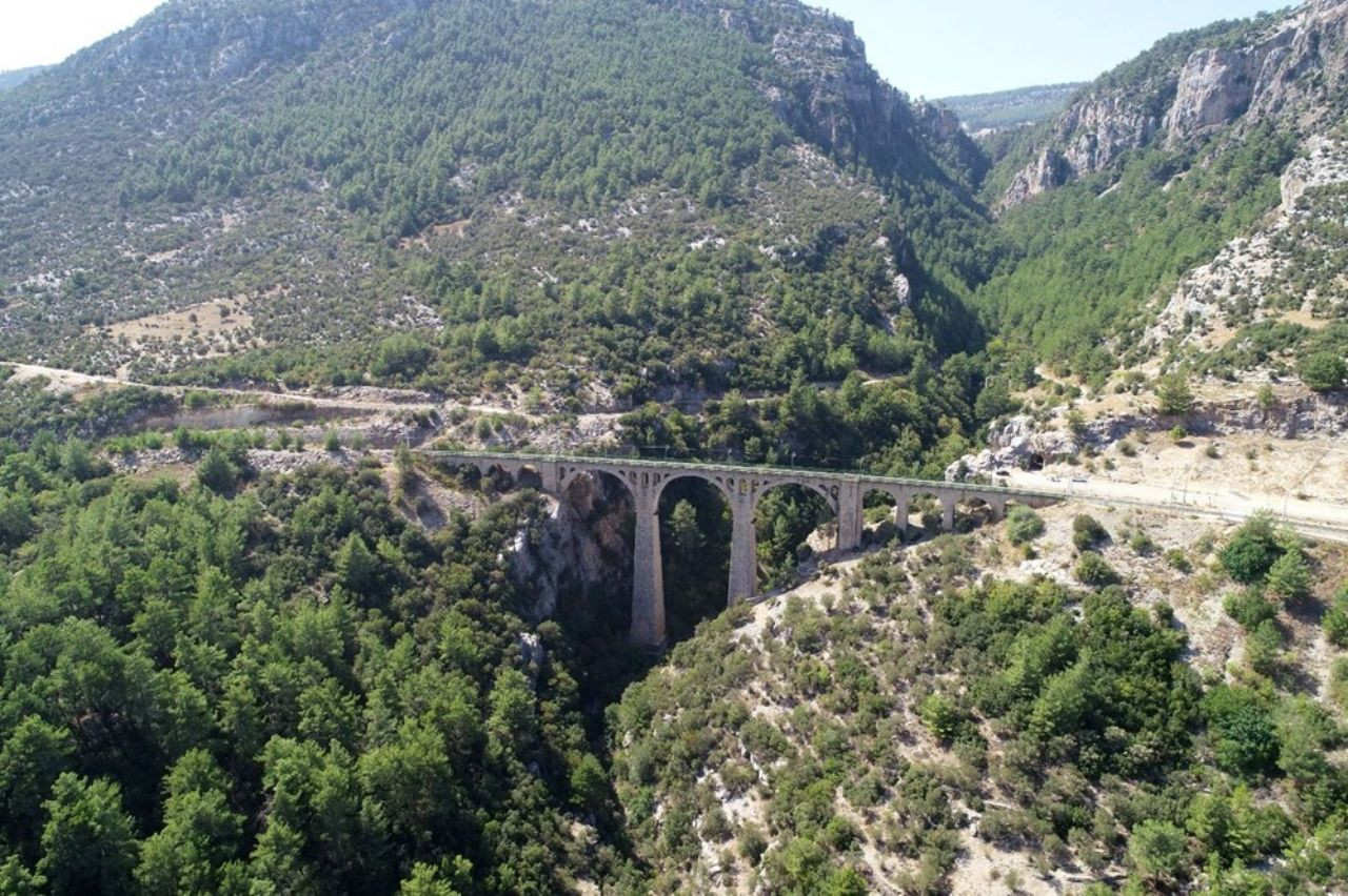 James Bond filmleriyle dünya çapında üne kavuşan Varda Köprüsü - Sayfa 5