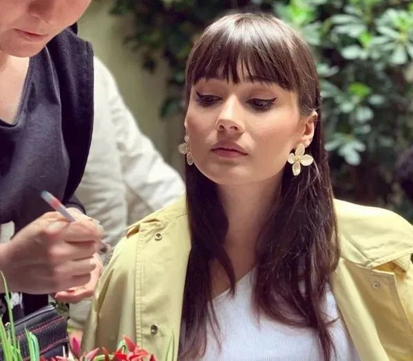 Yasak Elma'da Eski Başrol Geri Dönüyor! Ünlü Oyuncu Kürkçü Dükkanına Dönüyor - Sayfa 11