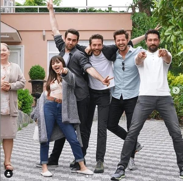 Yasak Elma'da Eski Başrol Geri Dönüyor! Ünlü Oyuncu Kürkçü Dükkanına Dönüyor - Sayfa 14