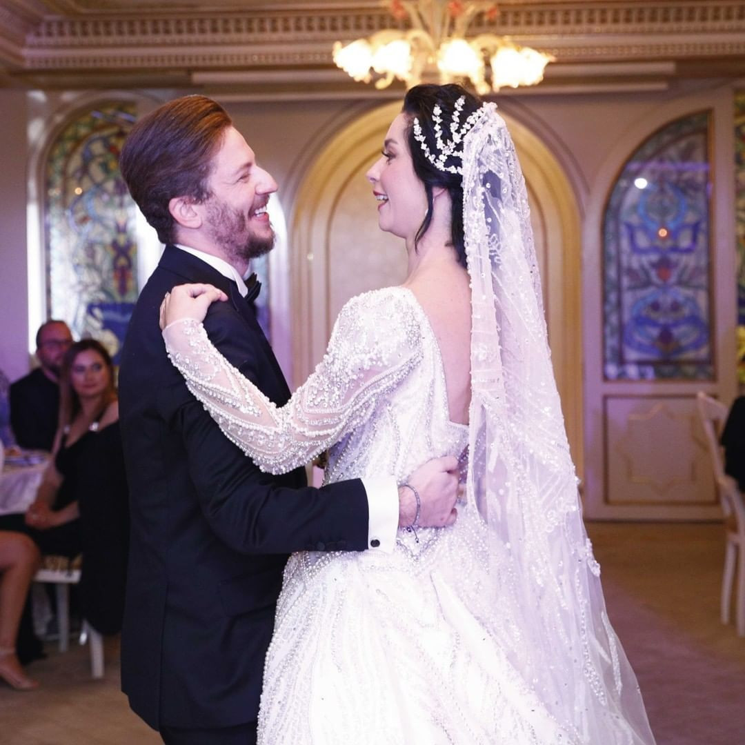 Mert Aydın ile evlenen Merve Boluğur'un gelinlikleri övgü topladı! İşte düğünün detayları - Sayfa 8