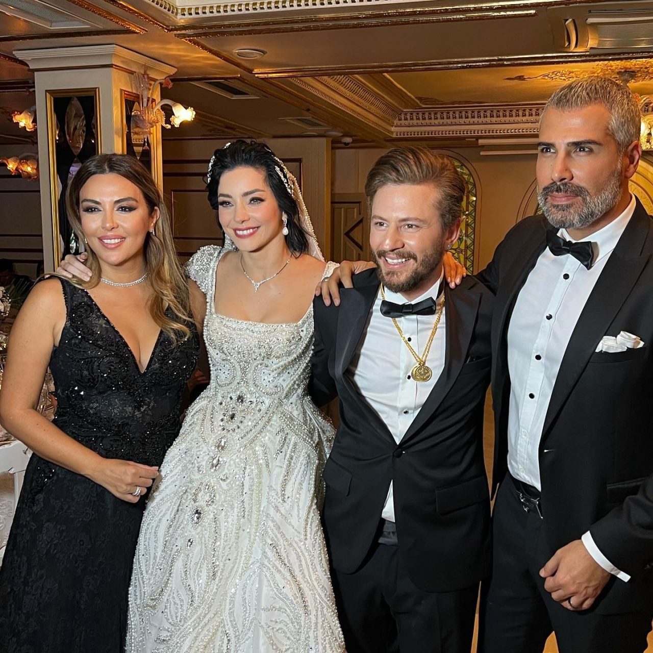 Mert Aydın ile evlenen Merve Boluğur'un gelinlikleri övgü topladı! İşte düğünün detayları - Sayfa 7