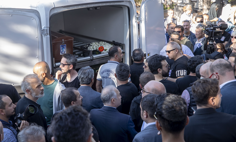 Annesinin söyledikleri yürekleri dağladı... Cinayete kurban giden Onur Şener gözyaşları içinde son yolcuğuna uğurlandı - Sayfa 6