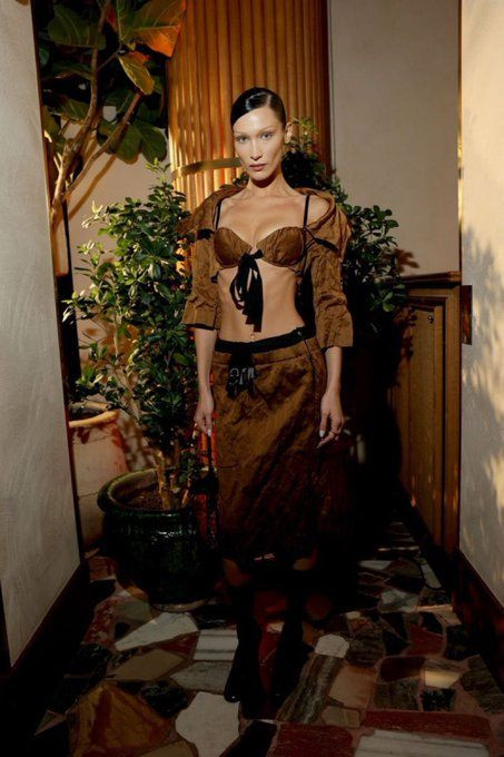 Kemikleri sayılıyor! Bella Hadid'in aşırı zayıf görüntüsü sevenlerini korkuttu - Sayfa 9