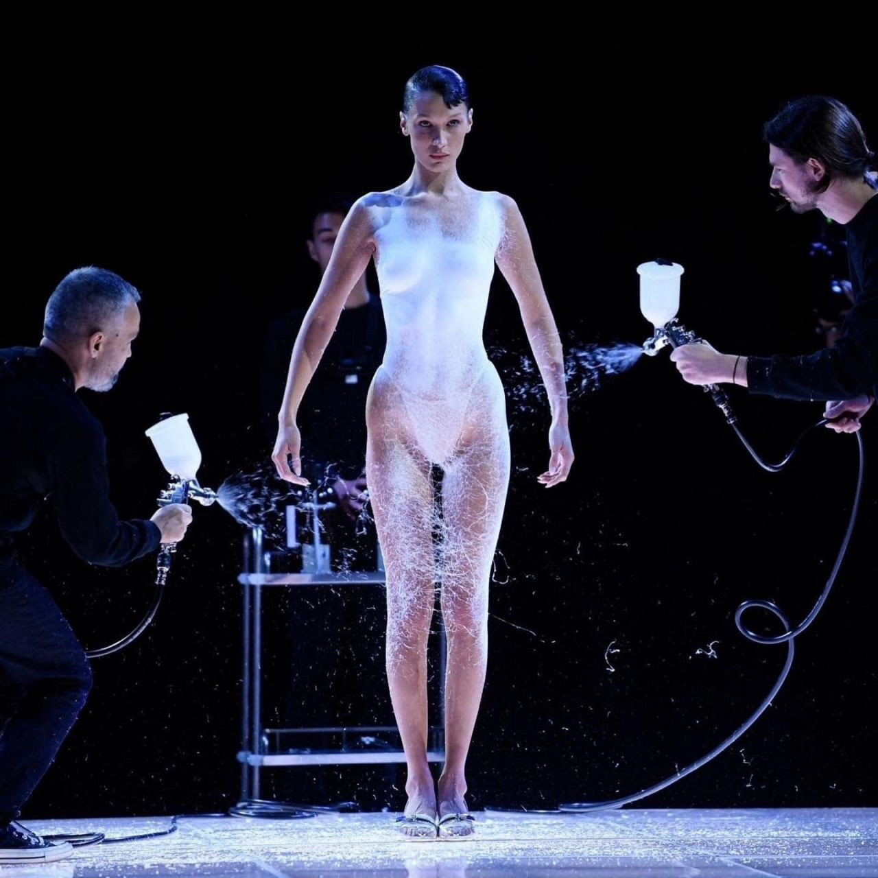 Kemikleri sayılıyor! Bella Hadid'in aşırı zayıf görüntüsü sevenlerini korkuttu - Sayfa 7